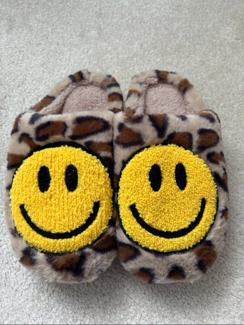 Happy Face NEW Slippers size 
6-7